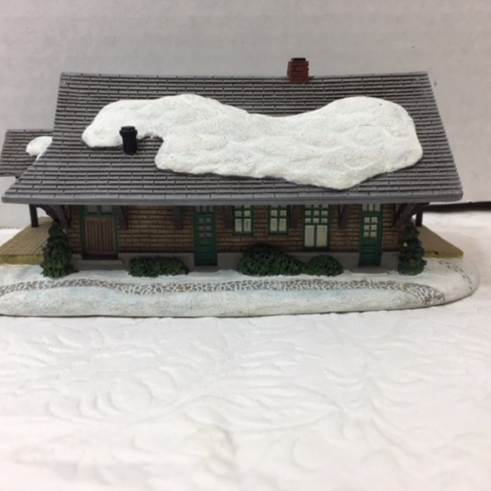 Norman Rockwell "Three Day Pass" Train Depot # 82294 Village House Figurine - Picture 5 of 13